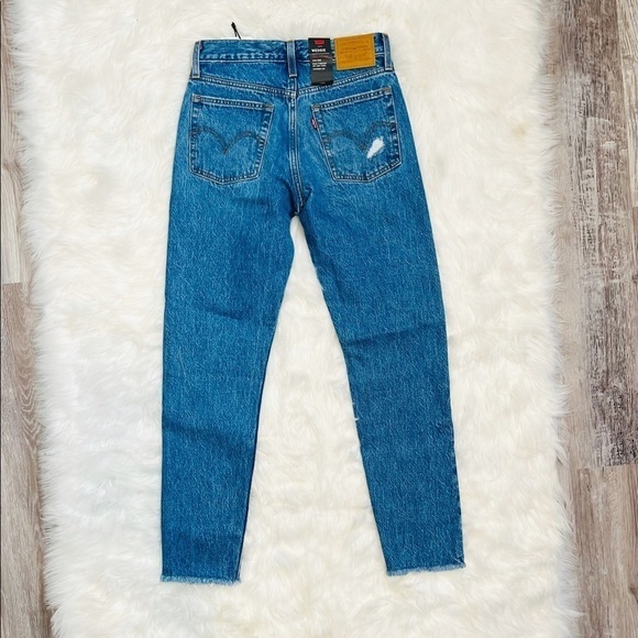 Levi’s Premium Wedgie Fit Ankle Jeans - Picture 9 of 12